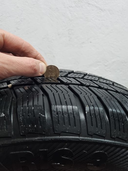 Vând anvelope iarna 195 65 15