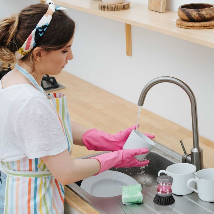 Perie de vase cu dispenser de detergent 60 ml cu peri duri gri