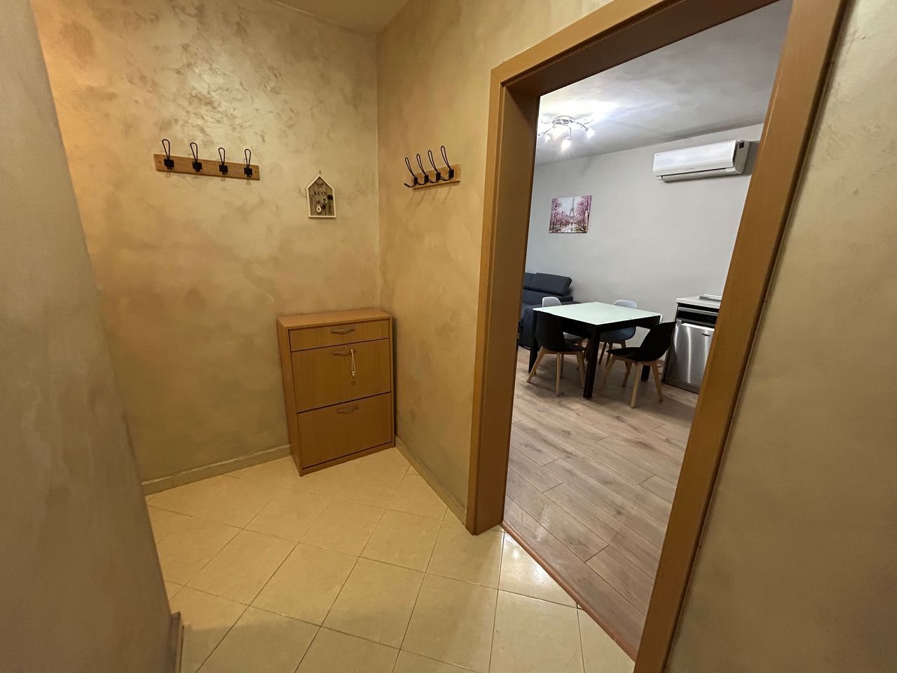 Дава се под наем Тристаен апартамент в София, Красно село - 76 кв.м за 663 € - Снимка #3