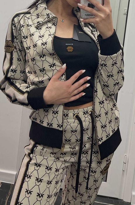 Екип на марката PINKO