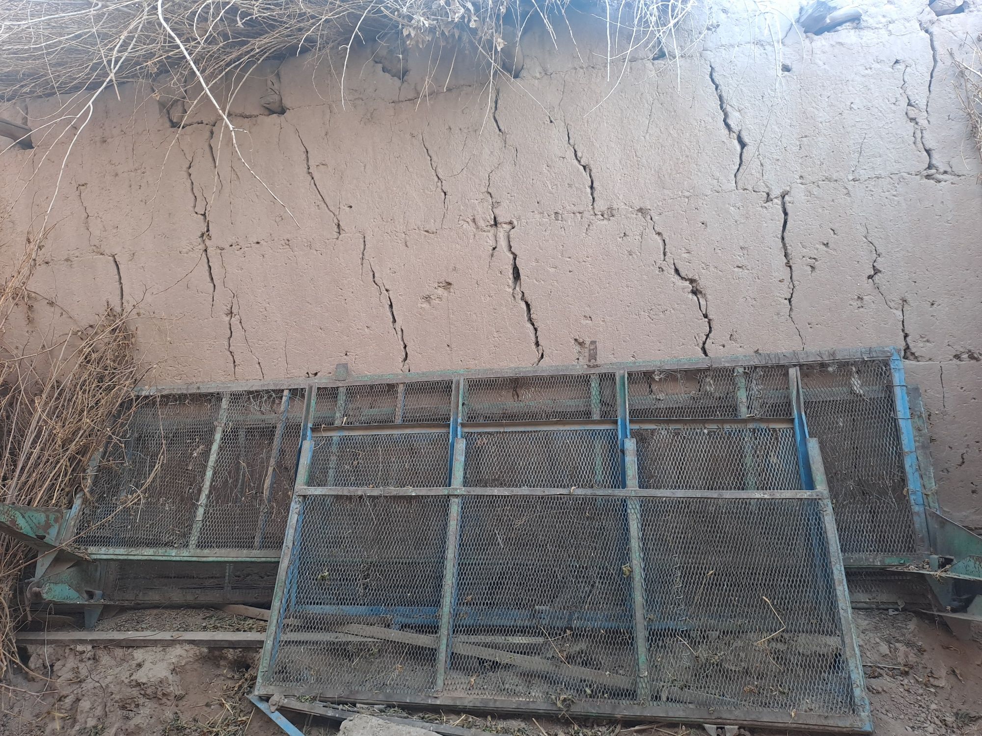 Tractor presipt setkasi sotiladi.Holati yaxshi.Narxi 5mln.