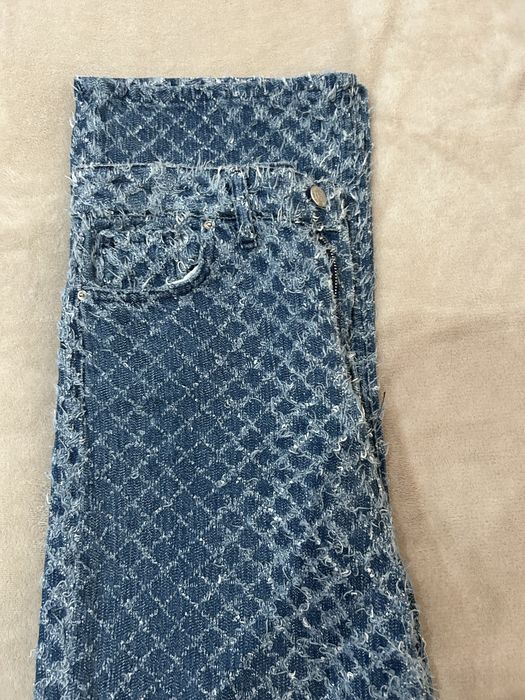 Дънки с накъсан ефект