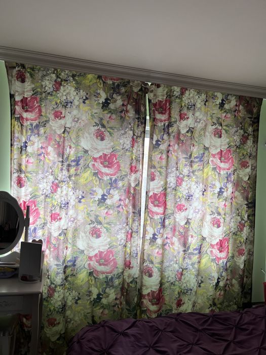 Кадифени пердета с цветя