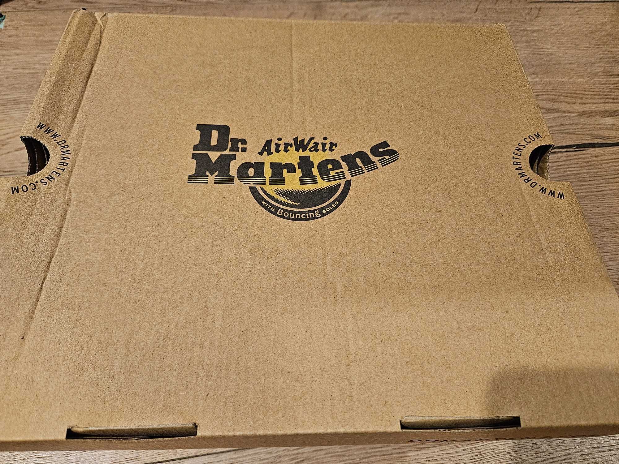 Зимни боти Dr. Martens