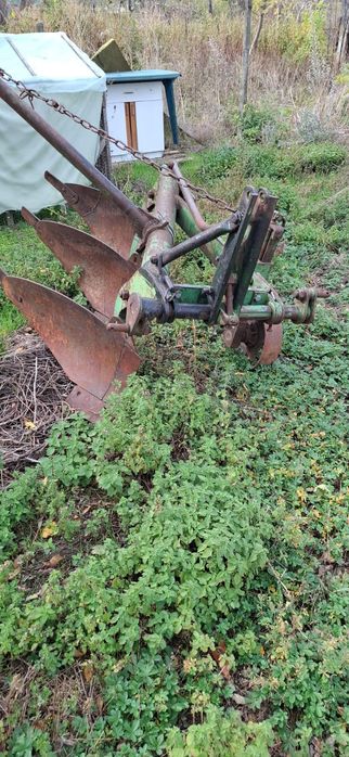 Se vinde plug cu 3 brazde.