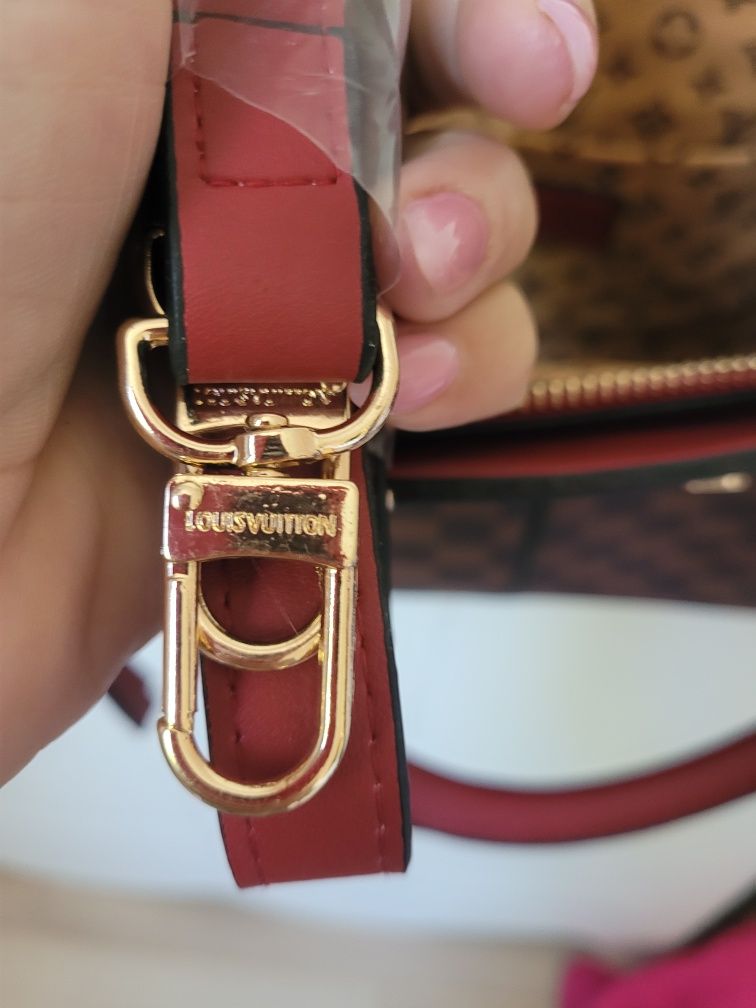 Чанта Louise Vuitton кафяво с червено неизползвана