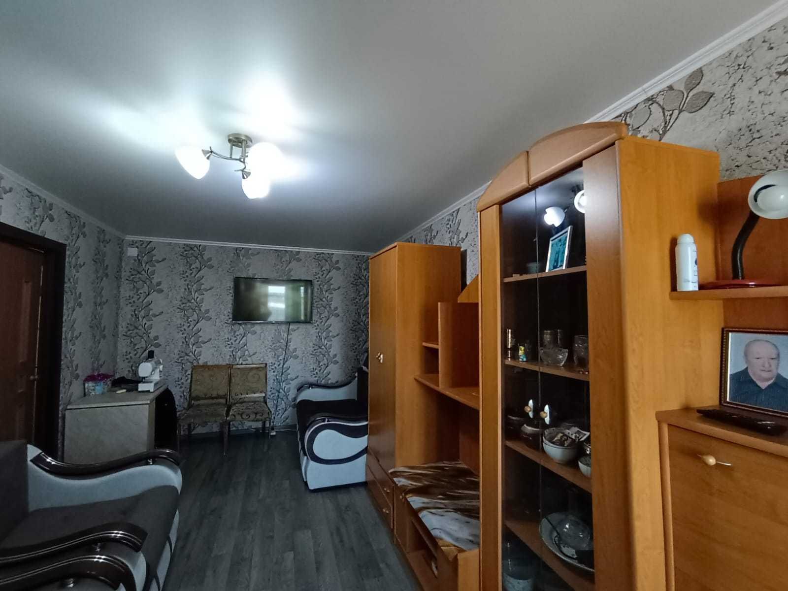 Продаю 2-комнатную квартиру в 21 микрорайоне.