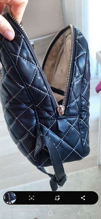 Черна раница guess