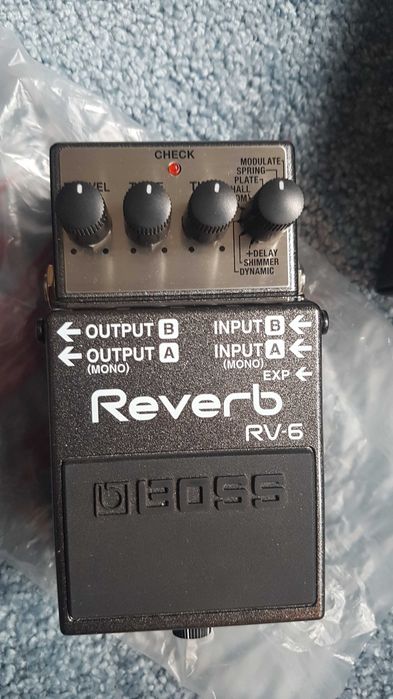 Vand efect chitara voce -pedala BOSS RV6 noua