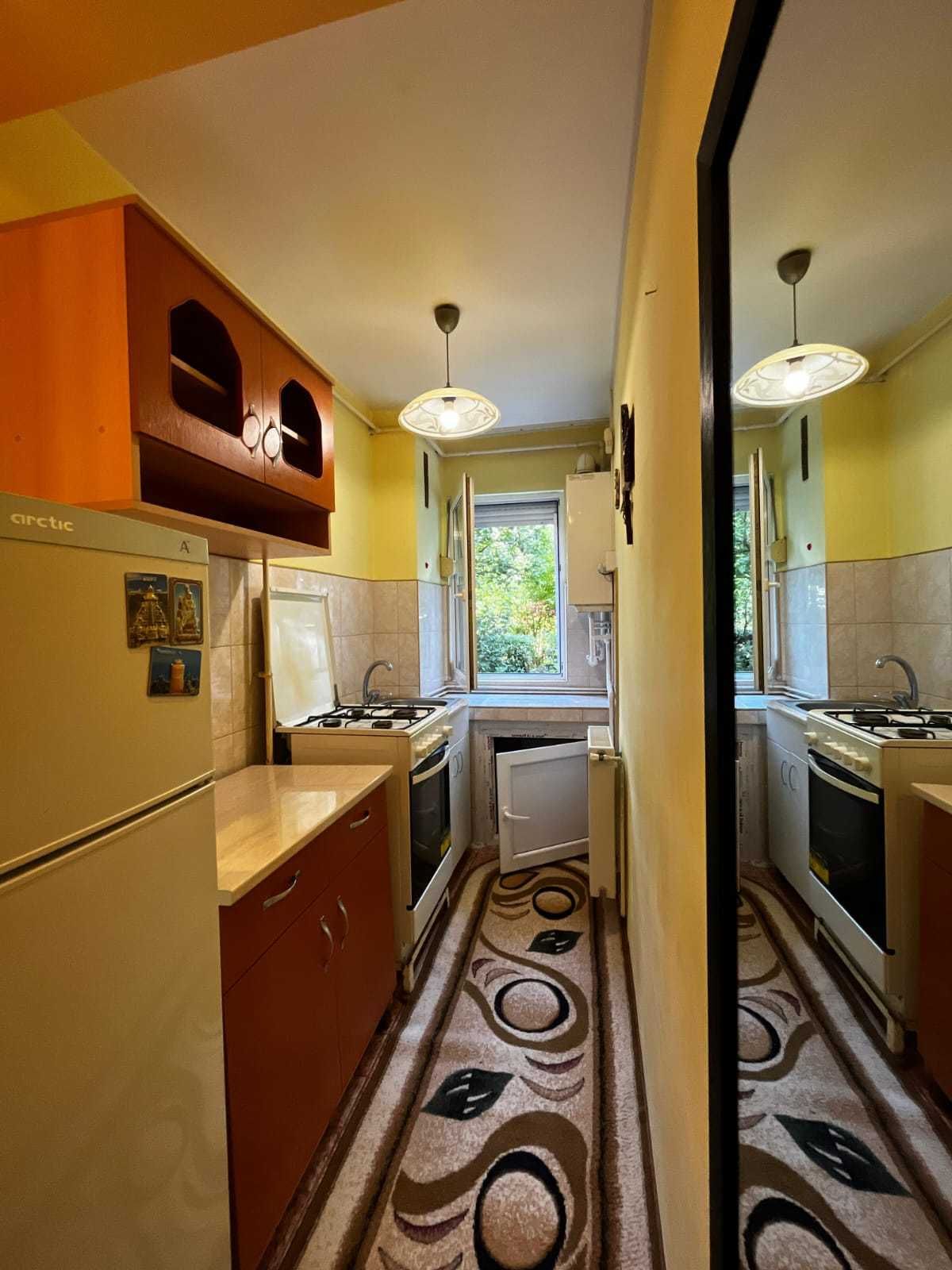 Apartament mobilat cu 2 camere, gradina si beci, zona Astra