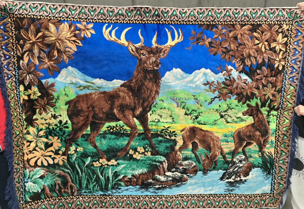 Vând carpetă cu cerbi,  300 lei