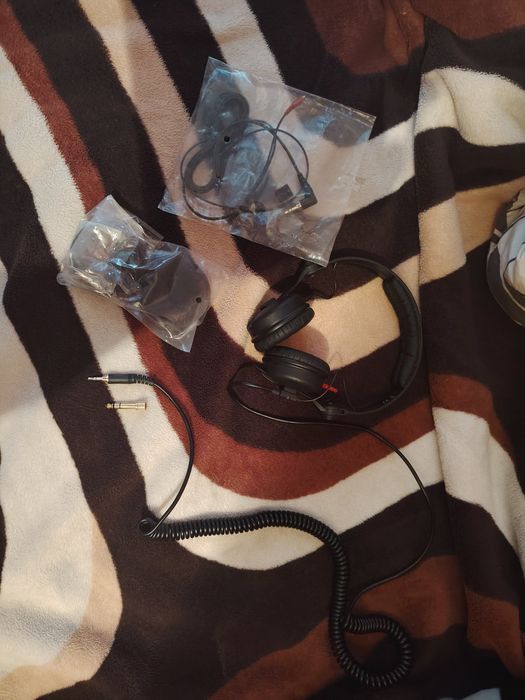 Consola Pioneer DDJ RB + căști Sennheiser HD 25 plus