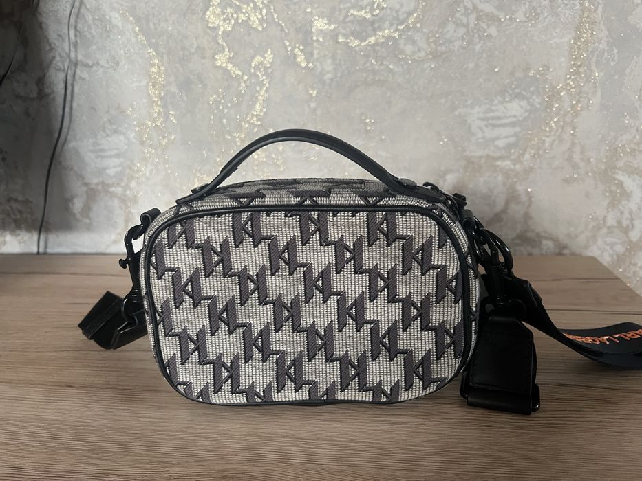 Дамска чанта през рамо