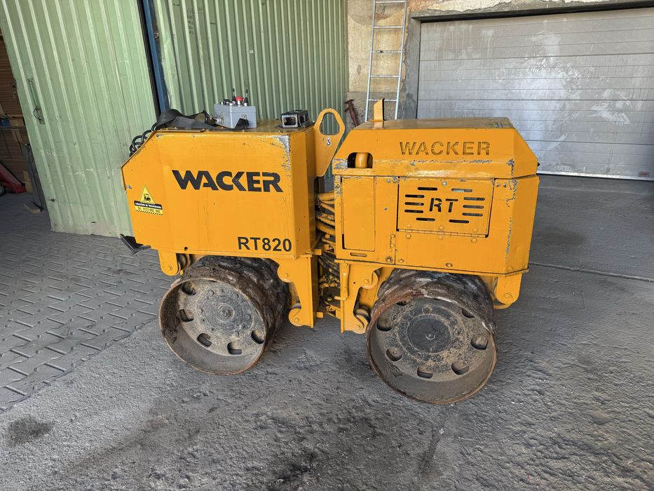 De vanzare sau da inchiriat Vibrocompactor cu picior de oaie .