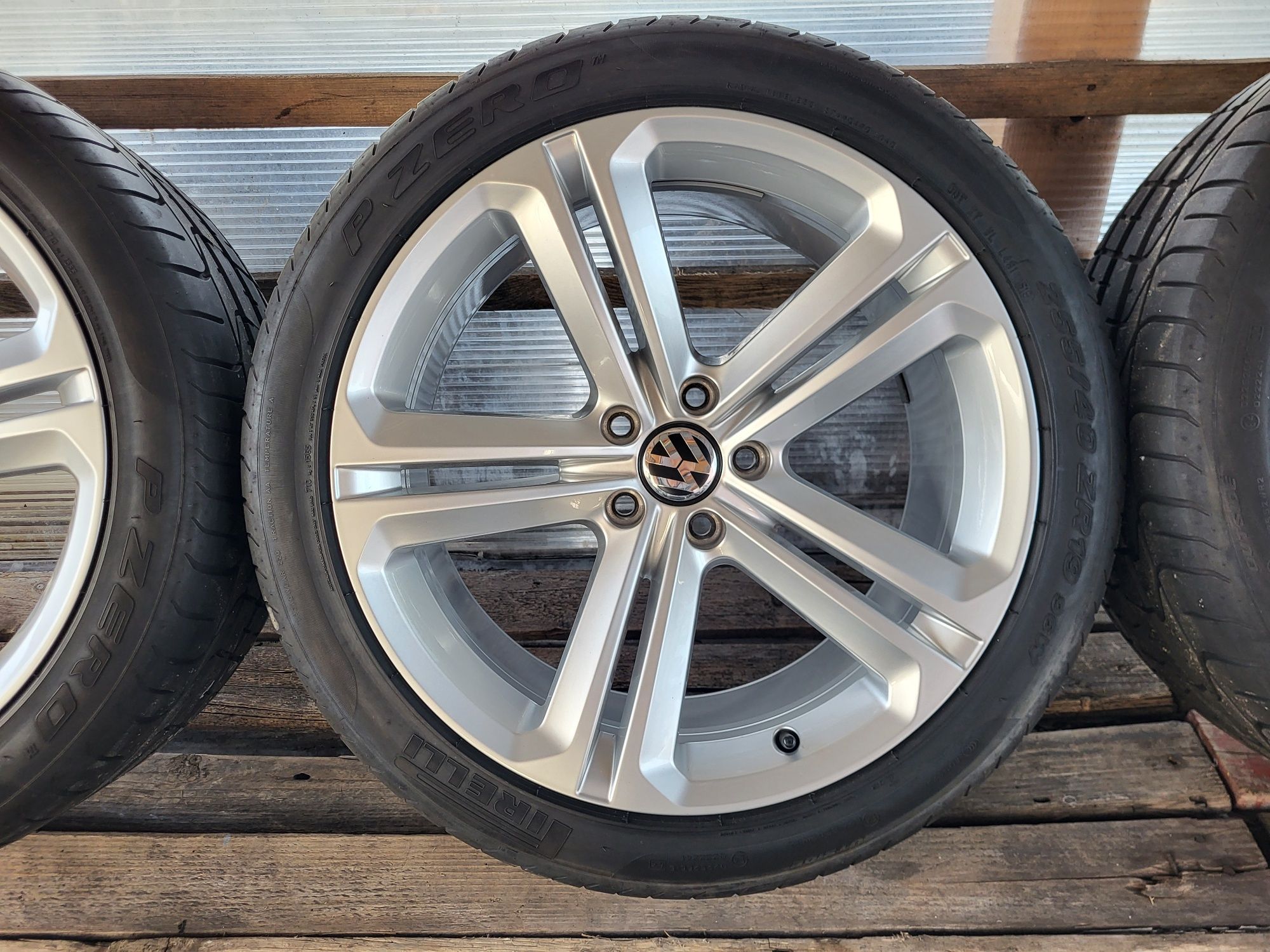 Jante Mallory Vw Tiguan R-line originale 255 40 19 pirelli vara