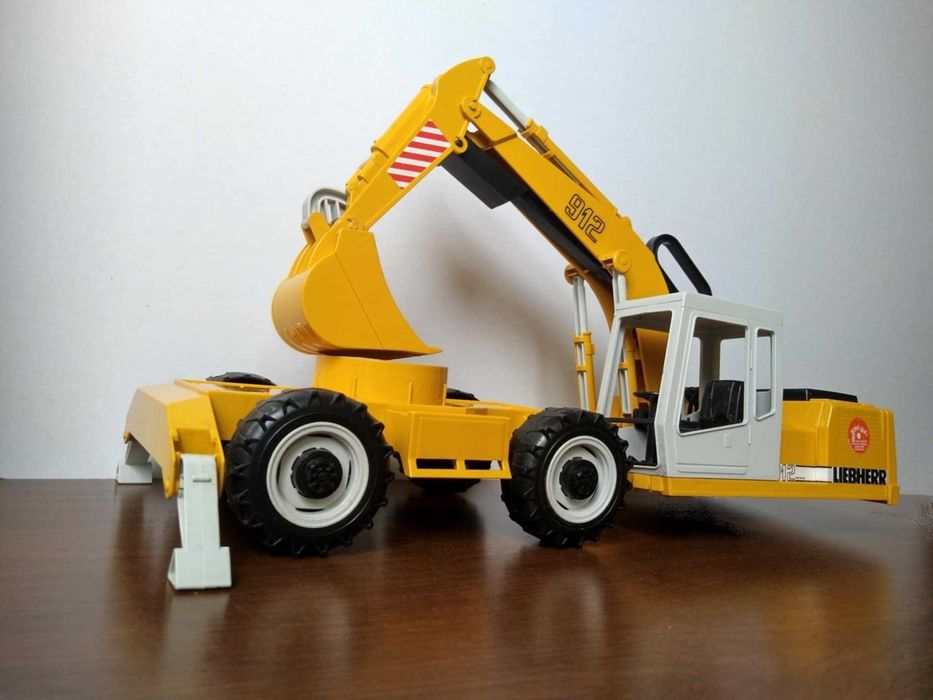 Чисто Нов  Багер LIEBHERR 912 Litronic Spiel Gut