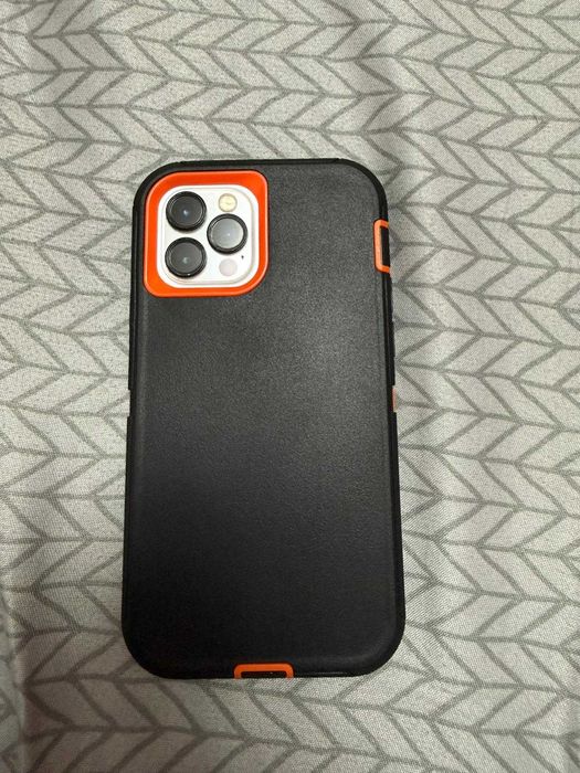 Iphone 12 pro cu 6 modele de husă
