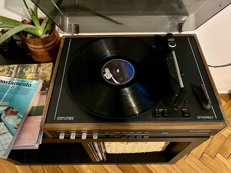 Продавам грамофон Rubin 2000 Stereo + 2 тонколони JVC