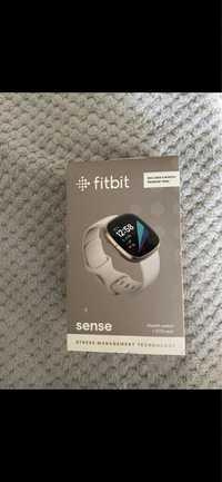 Smartwatch Fitbit , purtat o singura data .