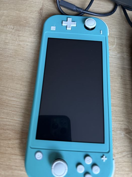 Consolă Nintendo Switch Lite ca nou cu încărcător și husa originala