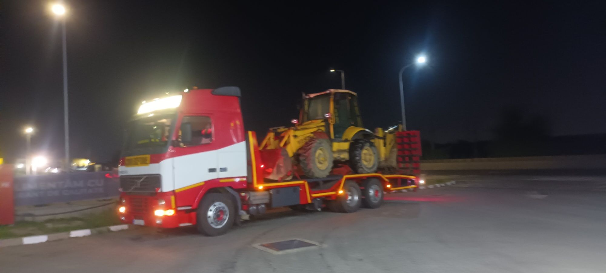 Transport,tractari utilaje,buldoexcavator,platforma  tractoare,dube