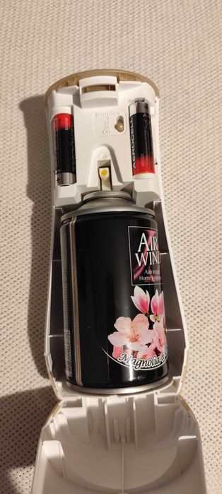 odorizant de camera programabil NOU electric 2 bateri incluse si spray