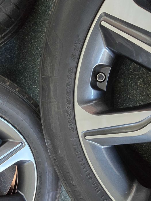 Jante Hyundai IX20 MK1 Anvelope iarna noi Nokian Laufenn 205 55 16