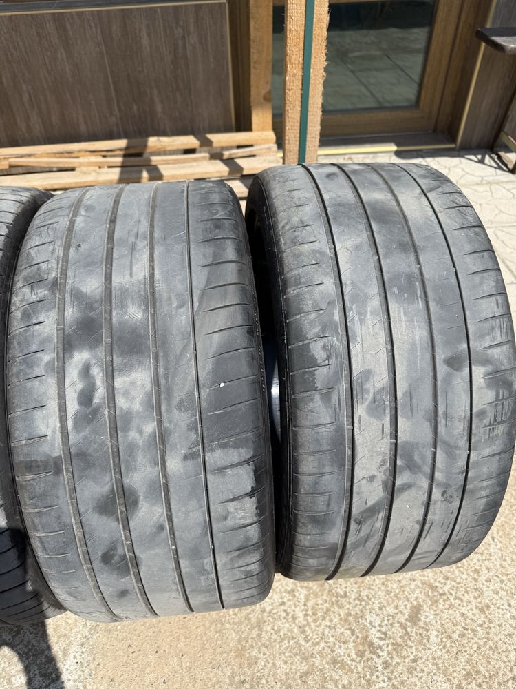 Michelin Pilot Sport 4 S 285/35/20-255/40/20