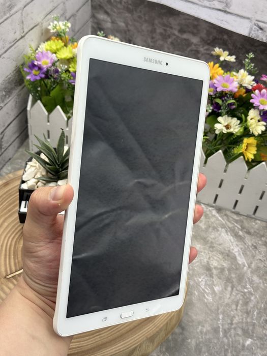 Планшет Samsung TAB-E, 9.6”, белый