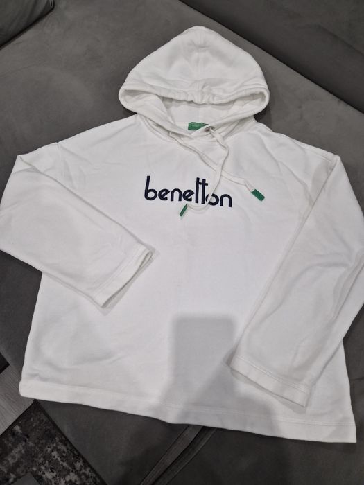 Бял суитчър Beneton.