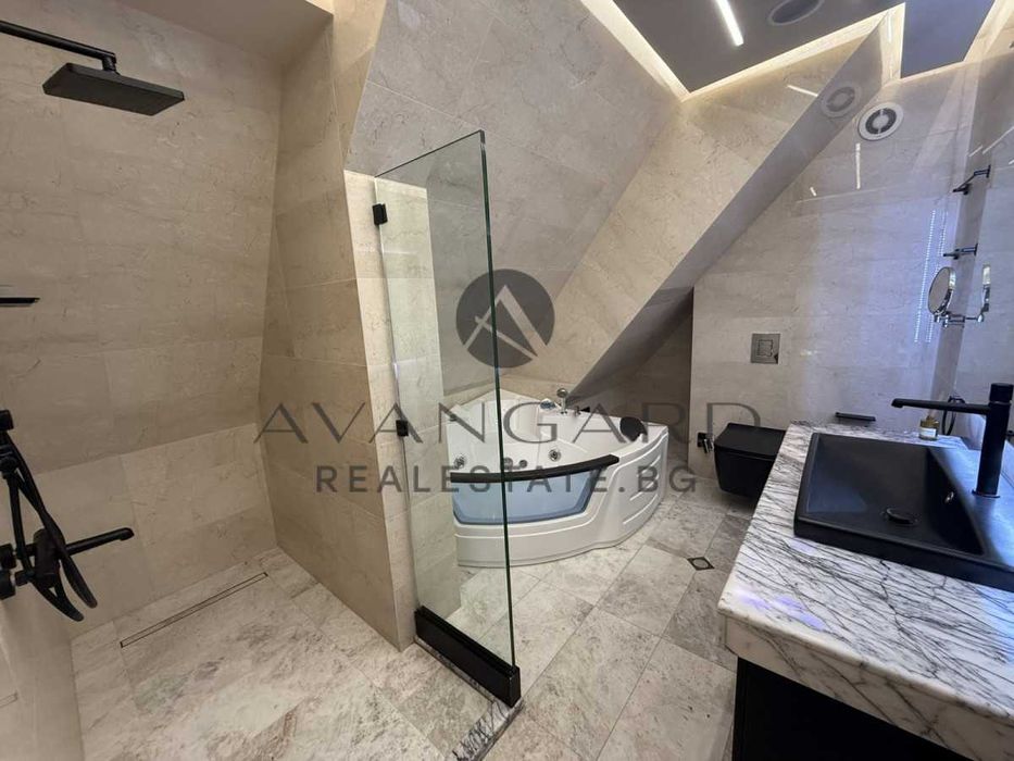 Продава се Тристаен апартамент в Пловдив, Център - 135 кв.м за 2660 €/кв.м - Снимка #9