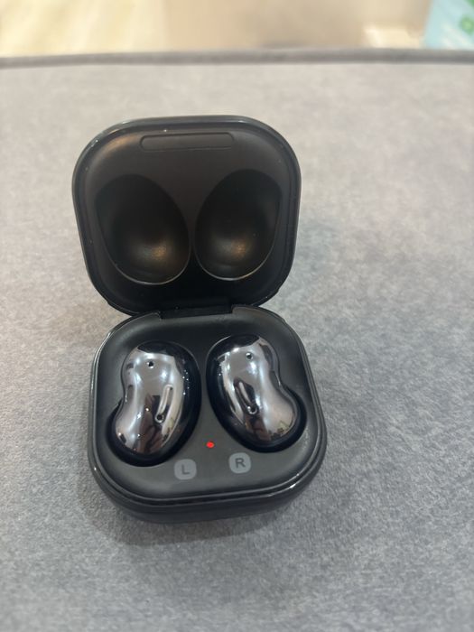 Беспроводные наушники Samsung