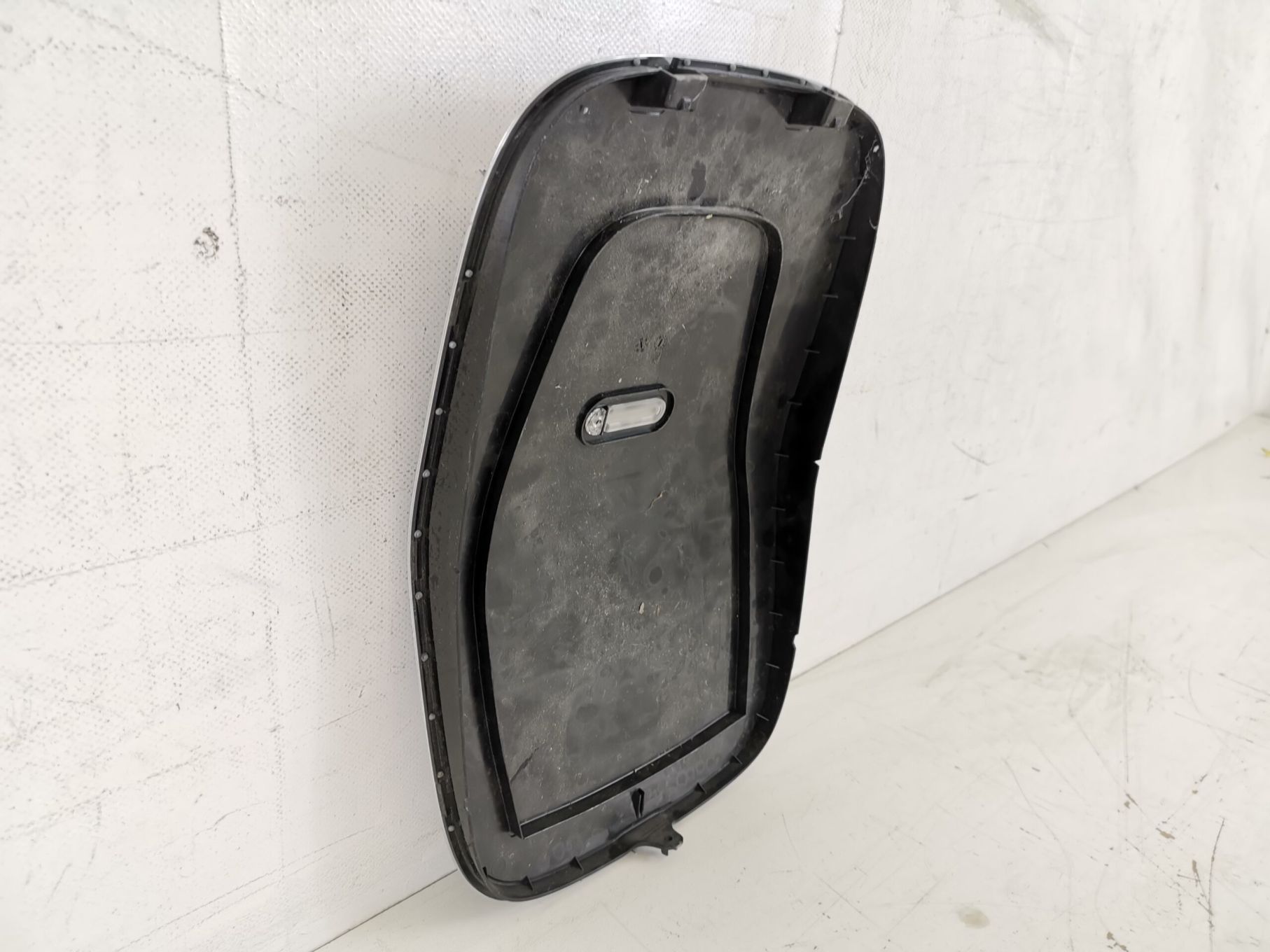 Capac Statie Incarcare   Mercedes Benz Original In Stare Buna