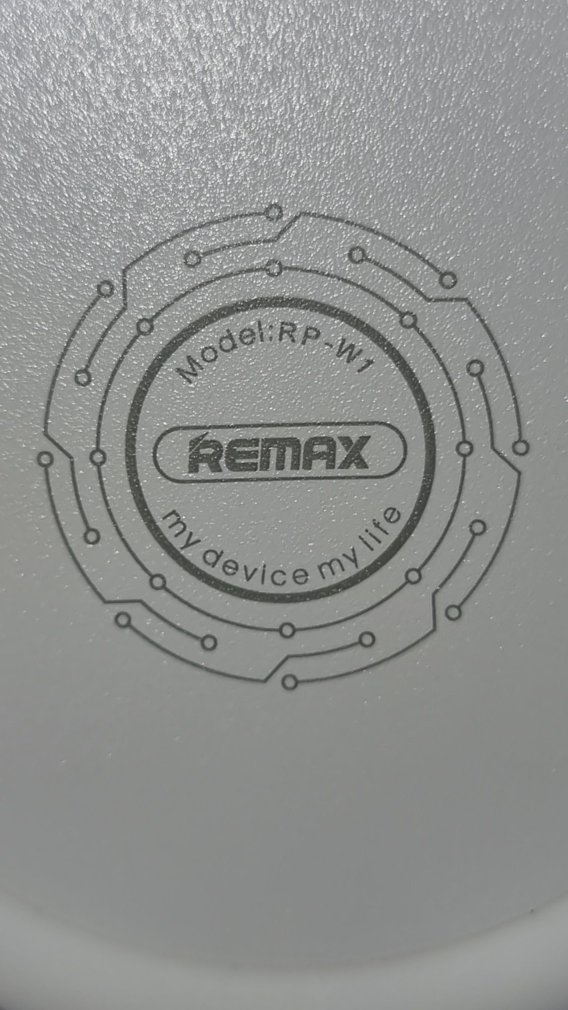 Wireless безжично зарядно със LED подсветка.