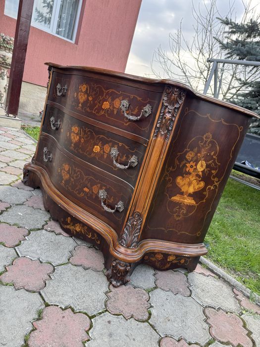 Comodă deosebită din lemn masiv cu intarsii și sculpturi