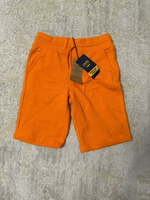 Pantaloni scurti.  .