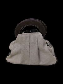Дамска чанта Prada 
Изключително елегантна
Подходяща за оф