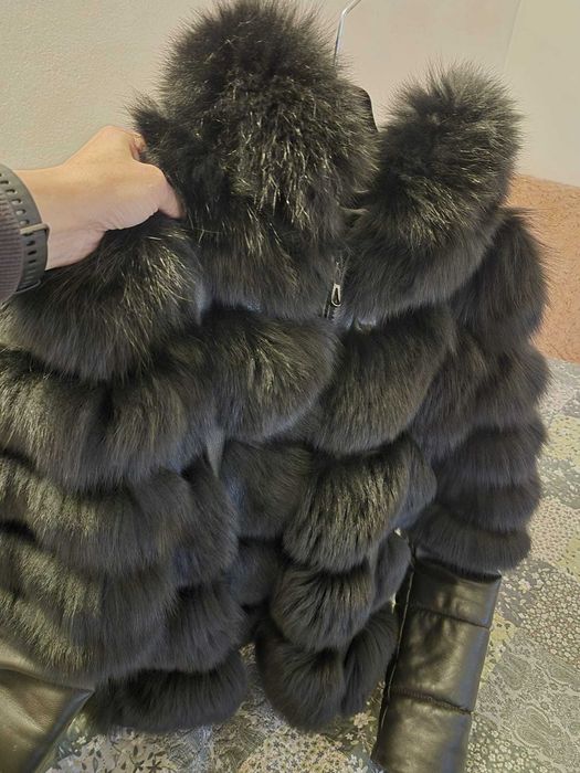 Vand haina din blană naturala de vulpe cu insertii din piele naturală