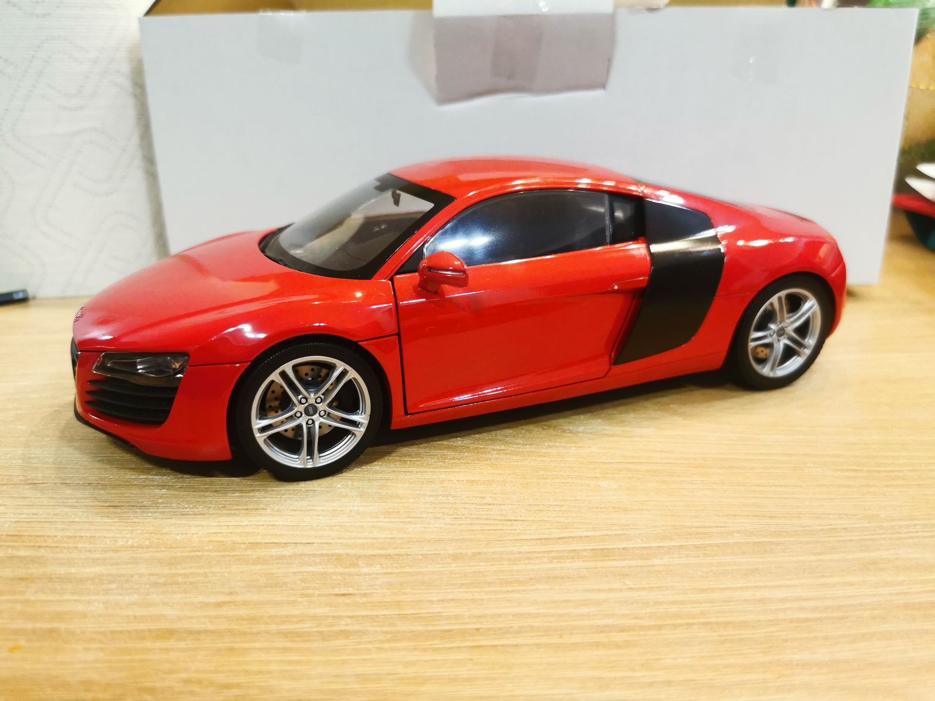Audi R8 V8 Kyosho 1:18