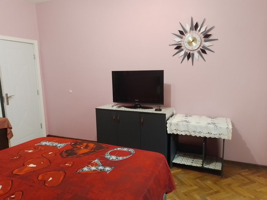 Дава се под наем Тристаен апартамент в Варна, Червен площад - 78 кв.м за 612 € - Снимка #6