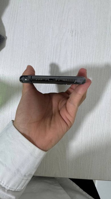 Iphone 11 pro sotiladi qora