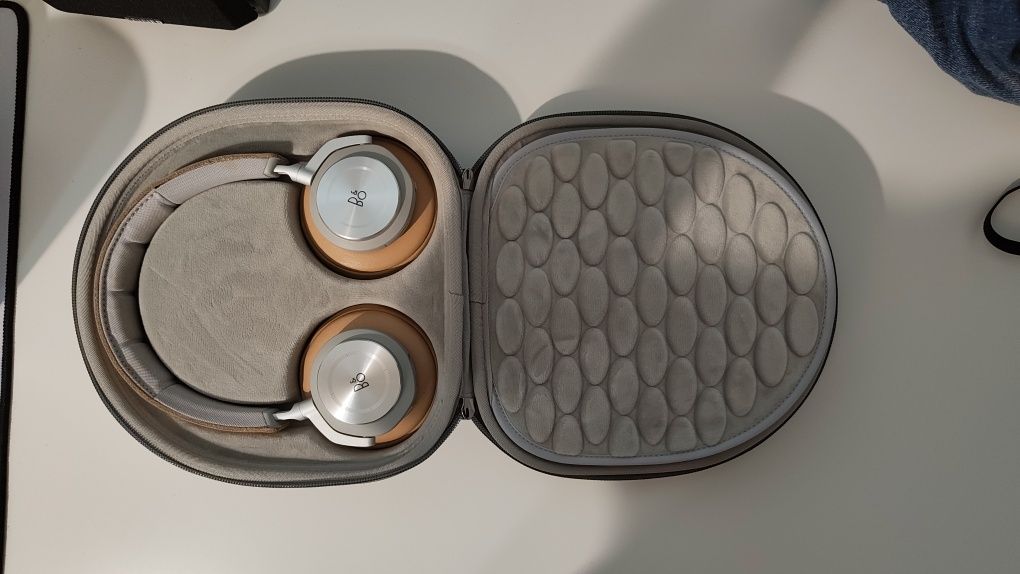Bang Olufsen H7 Over Ear Headphones
