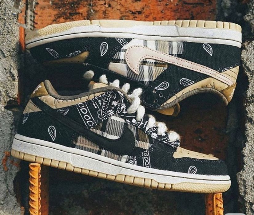 Кроссовки Nike SB Dunk Low Travis Scott Cashew flower 
Travis Scott