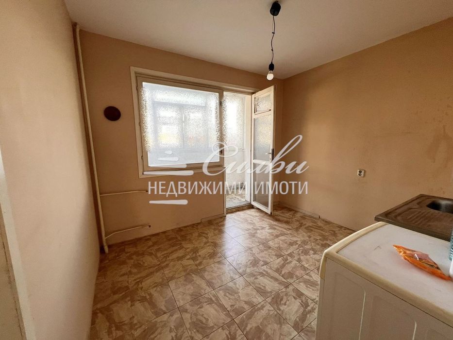 Тристаен ТУХЛЕН апартамент на предпочитан ВТОРИ етаж - до РУМ!