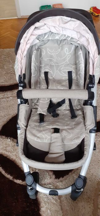 Детска количка подходяща за момче и за момиче.