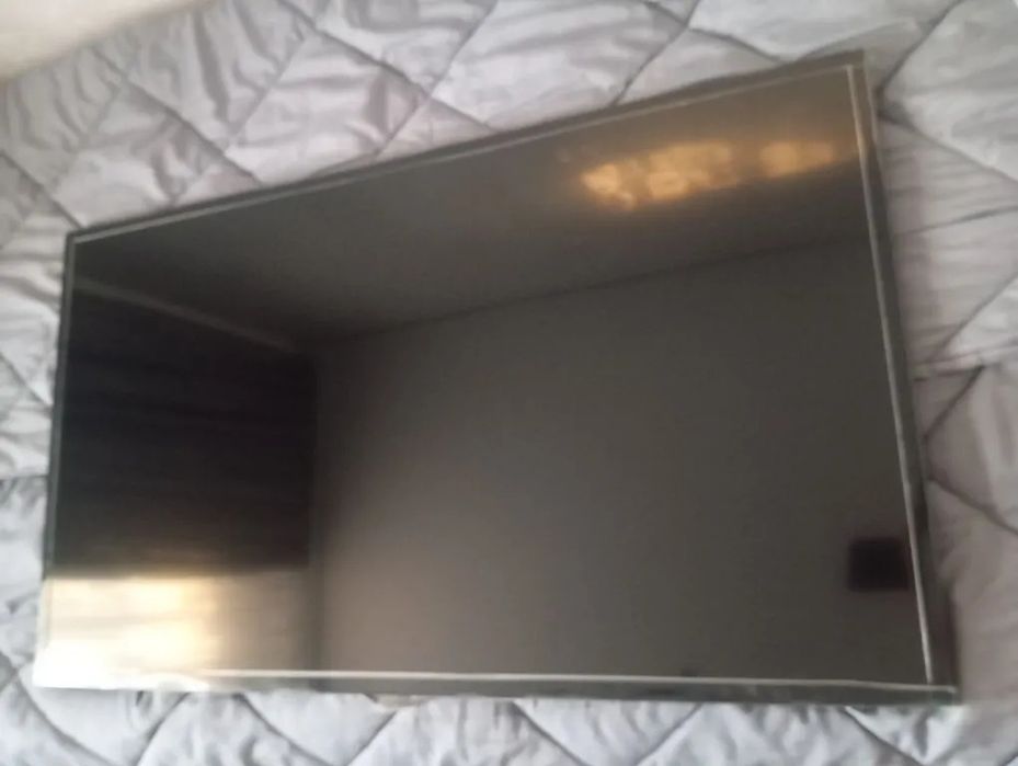 Продам телевизор samsung smart TV  диагональ экрана 106