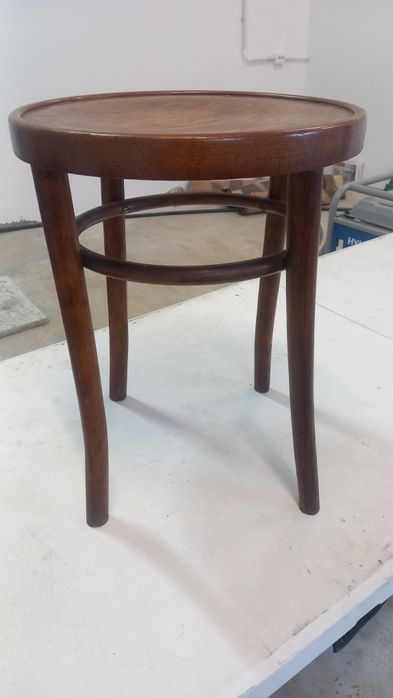 Scaun taburet model Thonet