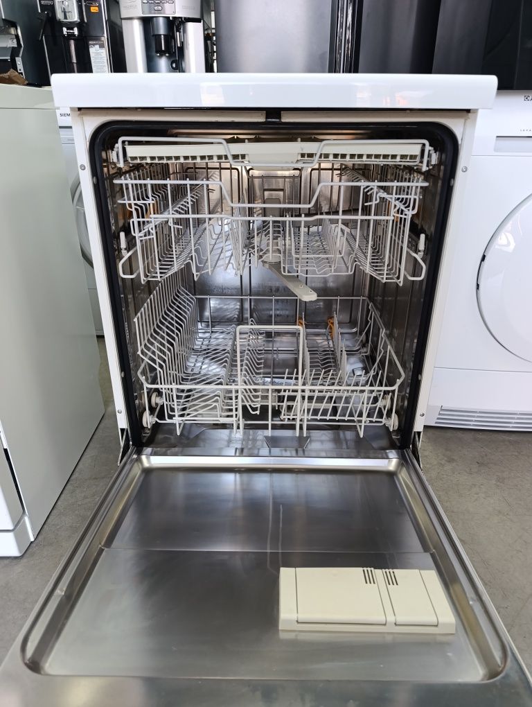 Съдомиялна машина MIELE XXL  Свободно стояща