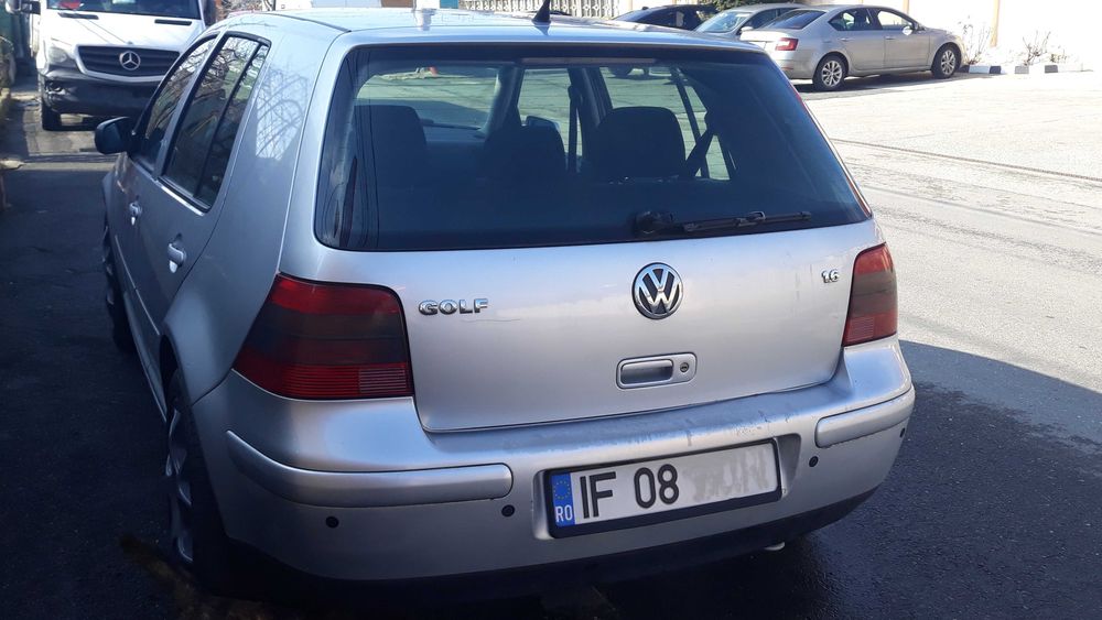 VW Golf 4,  1.6  16v     2000lei(fix), motor avariat, pt. dezmembrari!