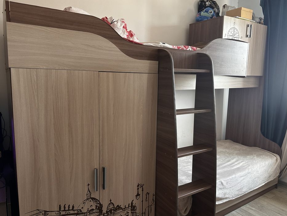 Двухъярусная кровать